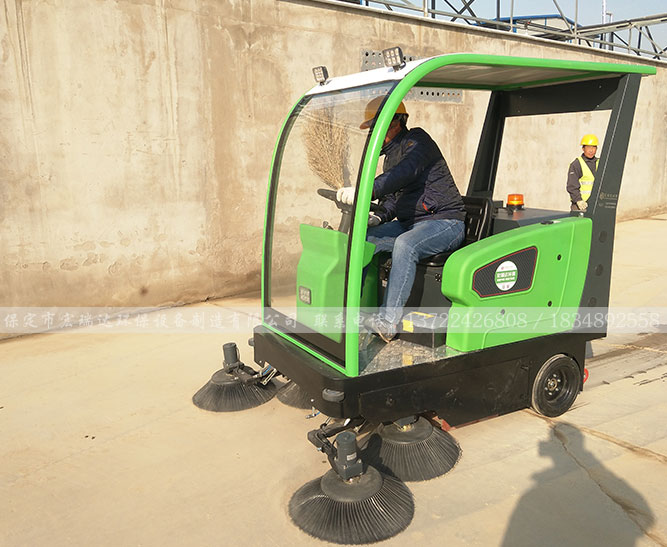 上海堡華建筑有限公司—HRD-1900S半封閉駕駛式掃地車案例