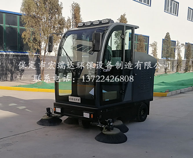 保定宏瑞達(dá)電動(dòng)清掃車在山西平遙磚廠上崗 保定宏瑞達(dá)電動(dòng)清掃車在山西平遙磚廠上崗