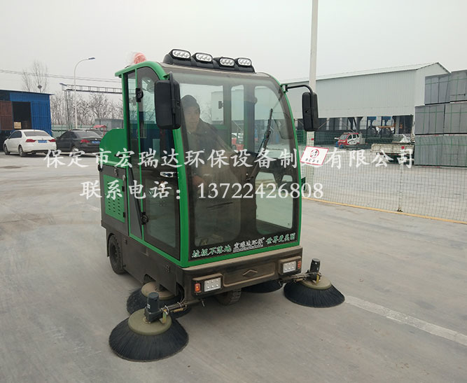 張家口建材廠使用保定宏瑞達(dá)駕駛式掃地車案例 張家口建材廠使用保定宏瑞達(dá)駕駛式掃地車案例