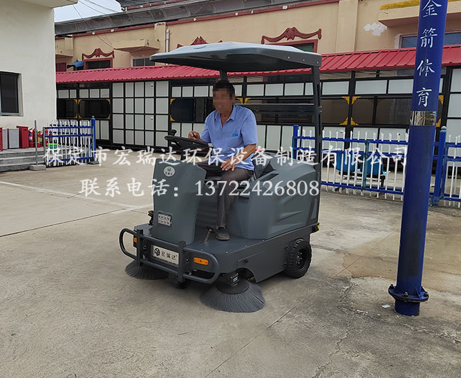 廊坊文安縣殯儀館使用保定宏瑞達電動掃地車案例 廊坊文安縣殯儀館使用保定宏瑞達電動掃地車案例