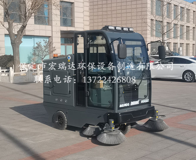 唐山文旅奧宇光輝搏擊俱樂部使用保定宏瑞達駕駛式掃地車案例 唐山文旅奧宇光輝搏擊俱樂部使用保定宏瑞達駕駛式掃地車案例